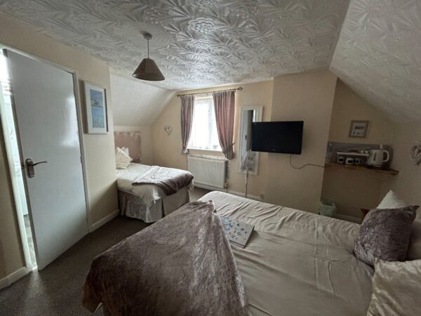 The Rufford Hotel, 5 Saxby Avenue, Skegness, Lincolnshire, PE25 3JZ