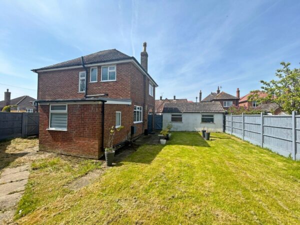 Lettwell Crescent, Skegness, Lincolnshire, PE25 3LB