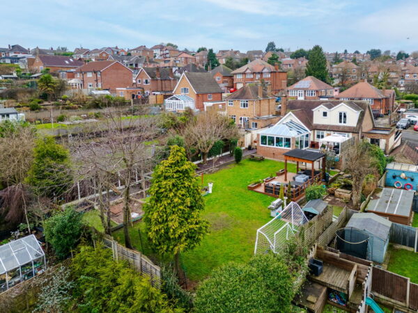 Bakewell Avenue, Carlton, Nottingham, NG4 3NY