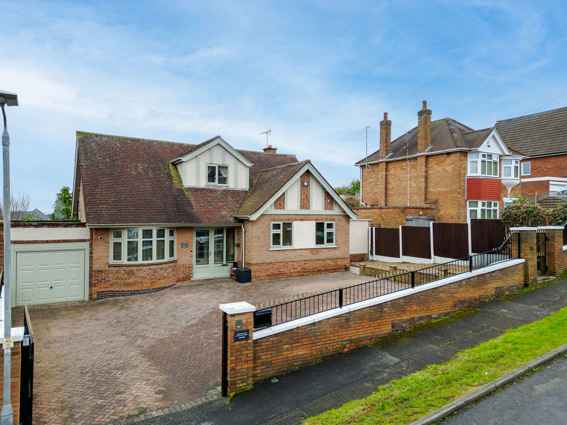 Bakewell Avenue, Carlton, Nottingham, NG4 3NY