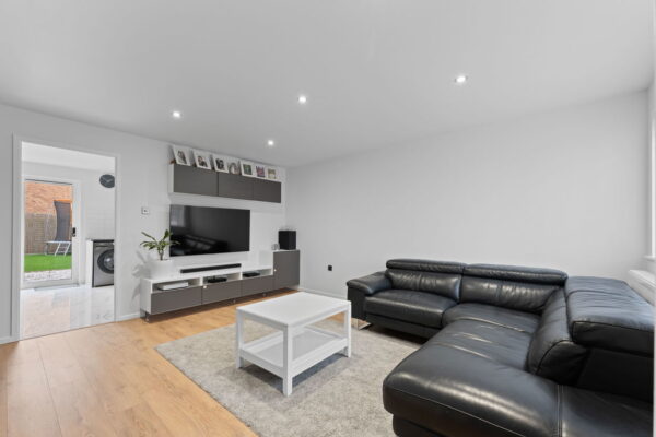 Skylark Drive, Nottingham, NG6 0NL